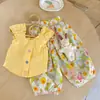 Conjunto de Verano para Niña 2026 Nuevo Dulce y Fresco Amarillo Crema Encaje Cuello Cuadrado Manga Corta Floral Pantalón Anti-Mosquitos Conjunto de Dos Piezas
