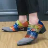 Zapatos de tacón alto con punta para hombre, talla grande, para exportación y ventas transfronterizas, nueva colección primavera/verano 2025, tacones altos retro de tacón grueso, adecuados para todas las estaciones.