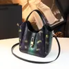 Bolso Cubo de Moda 2026, Bolso de Hombro de Lujo Ligero con Patrón de Serpiente, Gran Capacidad, Simple y Elegante, Versátil Bolso de Cuero Suave para el Hombro