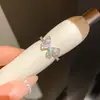 Anillo Abierto Pez Pequeño Goteo de Aceite Perla Circonita Anillo Dedo Índice Sensación Niche de Alta Gama Diseño de Lujo Ligero Joyería de Mano de Moda para Mujeres