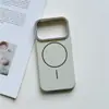 Adequado para iPhone 17, capa de telefone simples e de alta qualidade, sucção magnética suave, toque semelhante à pele, capa de telefone de PC anti-queda de cobertura total para Apple 16