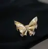 Broche de Borboleta Plissada de Luxo Leve e de Alta Qualidade, Elegante e Sofisticado Broche de Borboleta Ginkgo com Diamantes Brilhantes, Alfinete de Lapela Criativo