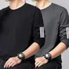 Camiseta masculina de manga longa gola redonda, cor sólida versátil, corte solto, para primavera e outono, top casual moderno