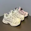 Zapatos para niñas 2026 primavera y otoño nuevos, suela blanda, zapatillas de entrenamiento alemanas para niños, zapatillas deportivas para niñas pequeñas, zapatos de malla para niños