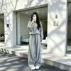 Conjunto de otoño: un conjunto de dos piezas elegante y con estilo que presenta una sudadera gris de corte holgado, adelgazante, casual y deportiva, y pantalones de pierna ancha para mujer