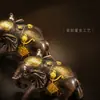 Un par de adornos de elefante de cobre Latón amarillo carácter Fu elefante auspicioso artesanías Decoración de escritorio para el hogar y la oficina regalo al por mayor