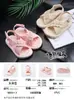 Sandalias de verano para niños, nuevas, imitación piel, casual, para estudiantes de primaria, suela suave, sandalias de playa para niños, puesto de venta al por mayor