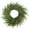 Bestseller transfronterizo enredadera navideña follaje artificial corona de agujas de pino navideñas decoración de enredadera colgante para puerta y porche del hogar