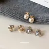 Brincos de Pérola com Flor de Zircônia Cúbica Dourada para Mulheres Brincos Antigos Retro Exquisitos Design de Nicho Joias para Orelha Atacado
