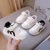 Zapatillas blancas de moda para niños y niñas, estilo casual nuevo para 2026, zapatos de bebé, zapatos de primavera de suela blanda