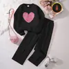 Ropa Infantil Europea y Americana Conjunto para Niñas 2026 Nuevo Estilo para Niños Mayores Primavera Sudadera de Manga Larga con Estampado de Corazones y Pantalones Largos Conjunto Casual de Dos Piezas