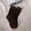 Otoño/Invierno Nuevo Estampado de Leopardo Estilo de Moda Color Café Serie de Colores Radiales Media Pantorrilla Estilo Coreano Tendencia de Moda Versátil para Niña Calcetines de Media Pantorrilla