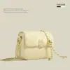 Moda al por mayor Otoño e Invierno 2025 Nuevo Bolso de Mujer Blanco de Gama Alta de Nicho Bolso de Hombro Versátil con Cadena para Mujer
