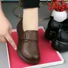 Zapatos de mujer de piel suave, nuevo modelo otoño 2026, zapatos de mujer con plataforma y suela gruesa, zapatos de madre con suela blanda, zapatos pequeños de cuero modernos y versátiles
