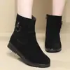 Botas de Cano Curto Forradas com Lã para Mulheres 2026 Novo Estilo de Inverno Botas de Algodão Grossas e Planas para Mulheres de Meia-Idade e Idosas, Botas Curtas Quentes e Antiderrapantes