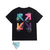 Camiseta holgada de manga corta con cuello redondo y estampado de flechas y grafiti de dibujos animados en color blanco roto para hombre y mujer
