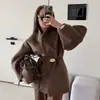 Nuevo Abrigo de Lana de Alta Gama Marrón para Mujer, Ajustado a la Cintura, Estilo Ins 2026, Elegante y de Moda, Transfronterizo