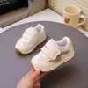 Zapatos de Caminar Mágicos de Velcro para Niñas de Primavera y Otoño, Zapatos Casuales Antideslizantes de Suela Suave para Niños, Tenis Casuales Versátiles, Zapatos Blancos