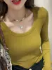 Camiseta de manga larga acanalada con cuello en U color rojo Ankela para mujer, top base elástico ajustado de color liso, versátil y de moda