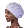 Sombrero de moda transpirable para mujer de primavera y verano con adornos de diamantes de imitación, gorro blanco para cubrir el cabello, sombrero base plisado casual