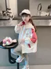 Ropa exterior de otoño para niñas 2026 nueva elegante estilo coreano para niños primavera y otoño con capucha de dibujos animados bloques de color chaqueta top