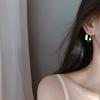 Puños de Oreja Vintage de Personalidad con Doble Agujero para Mujer, Nuevos Pendientes Sencillos con Letras Estilo Coreano y Japonés, Accesorios de Oreja de Moda para Celebridades de Internet