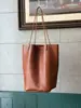 Bolsa feminina transfronteiriça de grande capacidade, couro genuíno vintage, uma bolsa de ombro luxuosa e de alta qualidade feita de couro bovino curtido vegetal de flor integral, uma bolsa tipo saco estilosa para mulheres
