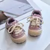Nuevos zapatos de caminar de otoño para niños pequeños, para niños y niñas, zapatillas a cuadros con bloques de color, zapatos casuales ligeros de suela blanda para bebés