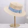 Novo Chapéu de Palha Tecido Vazado Respirável Estilo Francês de Verão para Mulheres, Chapéu Versátil de Topo Plano com Proteção Solar para Férias na Praia, Tendência
