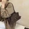 Bolso de mano estilo coreano, bolso tipo cubo, nuevo modelo 2026, bolso de hombro minimalista popular retro de color liso, bolso para el antebrazo de uso diario, venta al por mayor