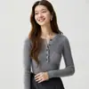 Suéter Feminino de Caxemira Outono e Inverno Novo Gola Redonda Canelado com Fivela Slim Fit Camada Base Malha de Manga Longa Versátil Estiloso