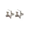 Brincos Minimalistas de Metal Tendência Estrela de Cinco Pontas para Mulheres, Novos Brincos de Tarraxa Estilo 2026, Acessórios de Orelha Estilo Cool, Argolas de Orelha de Temperamento Único