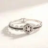 Nova Pulseira de Aço Titânio com Preço Especial para Mulheres em Formato de C Fashionável com Diamantes Resistente à Cor Alta Qualidade Joia para Melhor Amiga