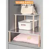Guarda-roupa de acrílico com prateleiras em camadas, sapateira com divisórias internas e um simples armário de armazenamento de mesa.