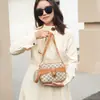Una generación de cabello 2025 primavera/verano tendencia estampado retro bolsa para madre de mediana edad bolso de hombro diagonal bolso cruzado para mujer transfronterizo