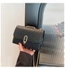 Bolso de mensajero retro de cadena popular de este año para mujer, bolso cuadrado pequeño, bolso de hombro simple tejido de nueva moda de primavera 2025