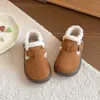 Zapatos de algodón para hombre y mujer, nueva colección de invierno 2026, zapatos de algodón cálidos estilo coreano, zapatos estilo Birkenstock retro con forro polar, zapatos de algodón de doble capa para niños, venta al por mayor