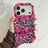 Capa de Celular Rosa Estilosa e de Alta Qualidade com Estampa de Leopardo e Borda Ondulada para iPhone 17 Pro Max