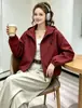 Jaqueta Feminina Curta com Capuz e Bordado de Pônei, Novo Estilo Outono 2026, Jaqueta de Zíper com Caimento Solto Estilo Coreano para Mulheres Baixas