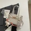 Bolso de Moda Estilo Coreano Bolso Tote Pequeño para Mujer 2026 Nuevo Bolso Cuadrado Pequeño con Patrón de Lichi Simple Bolso de Color Sólido de un Solo Hombro Cruzado