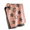 Nueva Colección Otoño/Invierno 2026: Bufanda Jacquard Floral de Cuatro Hojas, Chal Multifuncional de Alta Gama para Mujer para Viajes y Ropa de Abrigo, Imitación Cachemir