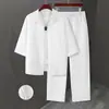 Comércio Exterior Masculino Conjunto Casual de Duas Peças Camisa de Sete Mangas com Gola Alta e Calça com Cordão Listrada Fornecedor Atacadista de Roupas Masculinas