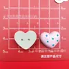 Accesorios Plásticos de Bricolaje de Colores Simulados en Forma de Corazón con Puntos Estilo Chanel Pequeño para Pinzas de Cabello, Fundas de Teléfono, Hebillas de Zapatos y Adornos
