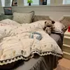 Juego de cuatro piezas de colcha de encaje de algodón fresco y sencillo estilo Ins, juego de cuatro piezas de falda de cama bordada estilo princesa fresco y sencillo teñido en hilo