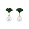 Brincos de Folha de Ginkgo Verde Agulha de Prata com Pérola Brincos de Design Geométrico Simples Francês Brincos Pequenos Delicados e Frescos para Mulheres