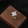 Anillo brazalete clásico de trébol de cuatro hojas, conjunto de joyería transfronteriza de moda de alta calidad, circón, exquisito, retro, elegante