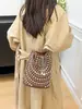 Bolso Cubo con Remaches para Mujer 2025 Otoño Nueva Moda Textura Simple Estilo Extranjero de Nicho Lujo Accesible Bolso Cruzado