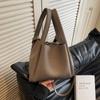 Bolsa Saco Fashion para Carregar na Mão, Nova Coleção Inverno 2026 Estilo Coreano Tendência Versátil Bolsa de Ombro com Acabamento de Luxo, Bolsa Transversal