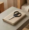 Venda por atacado direto do fabricante: Tesoura de Escritório em Aço Inoxidável, Tesoura para Artesanato de Estudante, Tesoura Pequena Portátil Multifuncional, Personalizável
