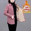 Nova jaqueta de moda em veludo cotelê forrada com fleece, espessa, para outono e inverno, feminina, casual e estilosa, adequada para idosos, top versátil e quente para o dia a dia